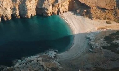 Αρχάμπολη: Η «μυστική» παραλία της Εύβοιας με την λεύκη άμμο!