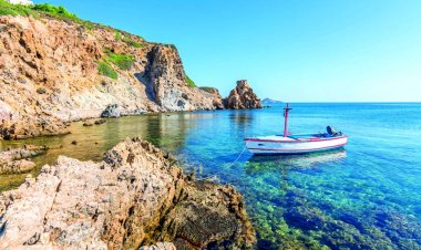 Ταξιδεύουμε στην υπέροχη Πάτμο και μένουμε στον ομορφότερο ξενώνα του νησιού!