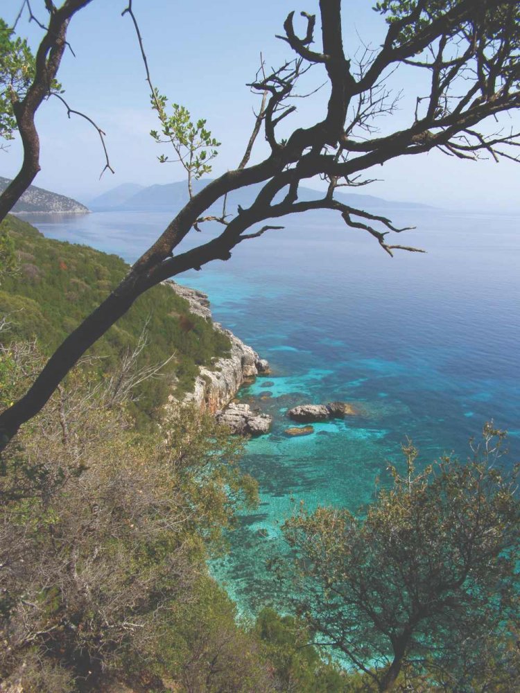 «Κρυμμένη» εξωτική παραλία της Κεφαλονιάς