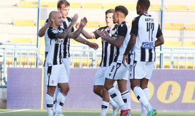 ΜΙΛΗΣΕ Η ΠΑΡΑΔΟΣΗ ΚΑΙ Ο ΠΑΣΧΑΛΑΚΗΣ ΣΤΟ ΤΕΛΟΣ