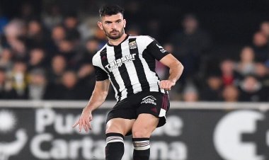 Late Παρασκευής ταμείο