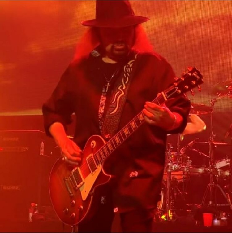 ΠΕΘΑΝΕ Ο ΘΡΥΛΙΚΟΣ ΚΙΘΑΡΙΣΤΑΣ ΤΩΝ LYNYRD SKYNYRD GARY ROSSINGTON