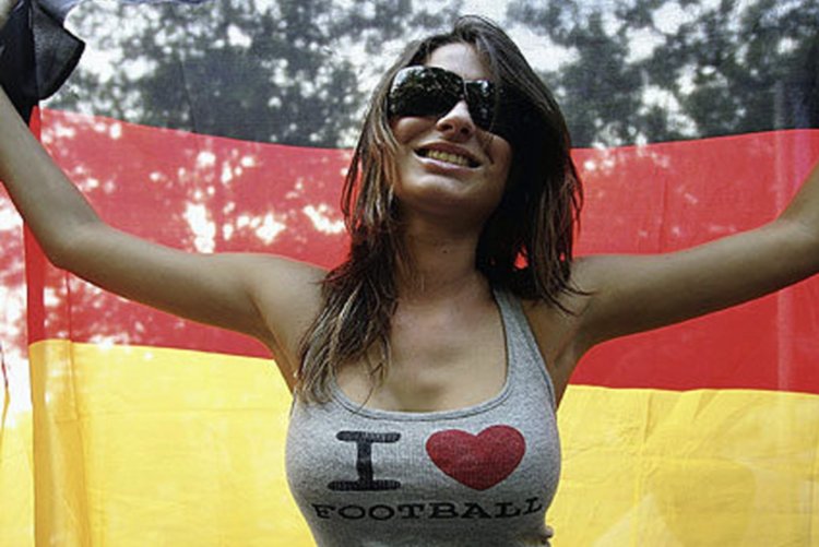 ΠΡΟΤΕΙΝΌΜΕΝΗ ΚΟΛΩΝΑ BY MAKISVOGDOPOULOS