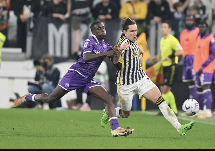 ΚΟΛΩΝΑ ΚΥΡΙΑΚΉΣ BY MAKISVOGDOPOULOS