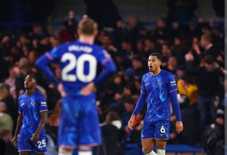 ΚΟΛΩΝΑ ΔΕΥΤΕΡΑΣ BY MAKIS VOGDOPOULOS