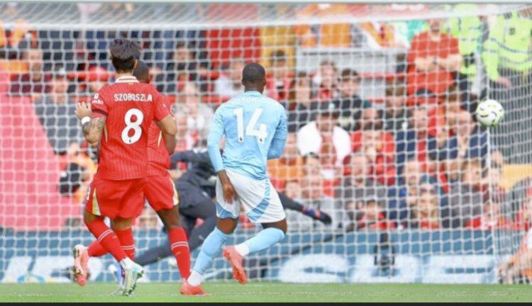 ΚΟΛΩΝΑ ΗΜΈΡΑΣ BY MAKISVOGDOPOULOS