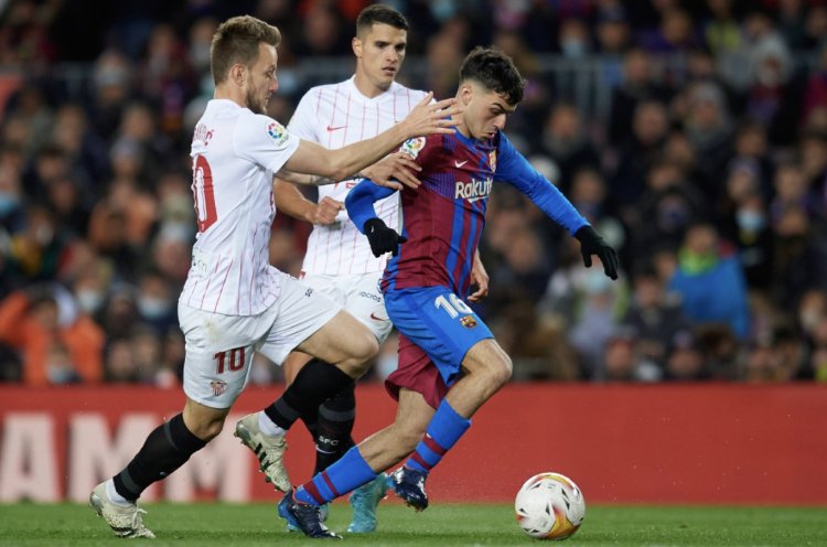 ΚΟΛΩΝΑ ΚΥΡΙΑΚΉΣ BY MAKISVOGDOPOULOS