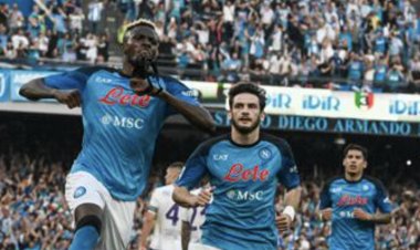 ΔΥΟ 5ΑΔΕΣ ΚΥΡΙΑΚΉΣ BY MAKISVOGDOPOULOS