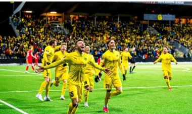 ΚΟΛΩΝΑ ΗΜΕΡΑΣ BY MAKIS VOGDOPOULOS