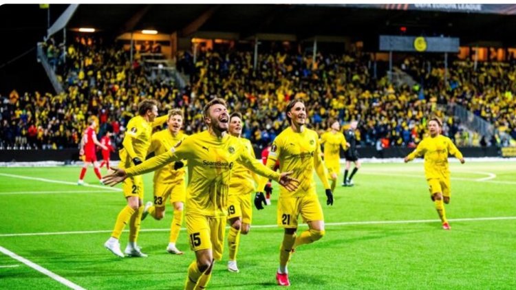 ΚΟΛΩΝΑ ΗΜΕΡΑΣ BY MAKIS VOGDOPOULOS